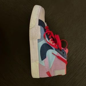 Pink, purple blue ombré Nike zoom airs! Slight scuffing and mild use.